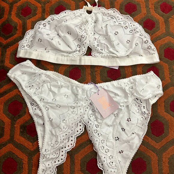 NWT SavageXFenty White Bombshell Broderie Lace Halter Bralette and Panty Set - Picture 3 of 3